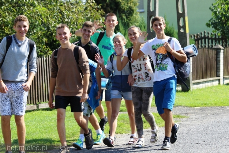 PPT 2014 - dzień VI: Piątek w drodze na Jasną Górę - cel coraz bliżej. Modlitwa za kapłanów