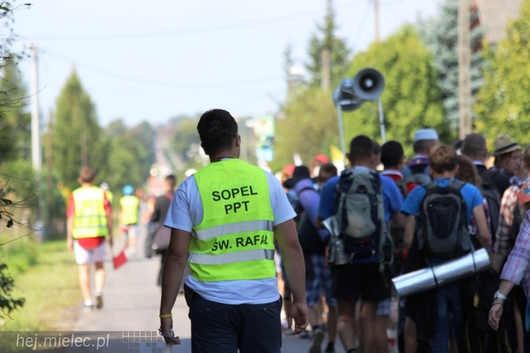 PPT 2014 - dzień VI: Piątek w drodze na Jasną Górę - cel coraz bliżej. Modlitwa za kapłanów