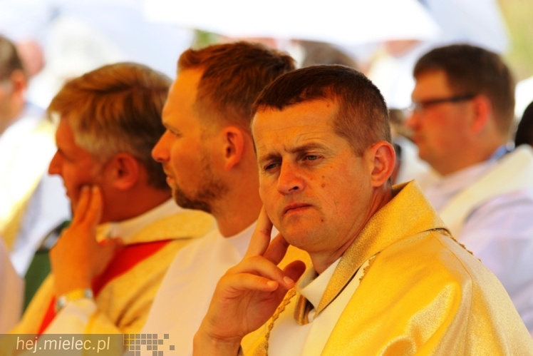 PPT 2014 - dzień VI: Piątek w drodze na Jasną Górę - cel coraz bliżej. Modlitwa za kapłanów