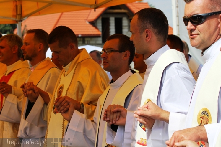 PPT 2014 - dzień VI: Piątek w drodze na Jasną Górę - cel coraz bliżej. Modlitwa za kapłanów