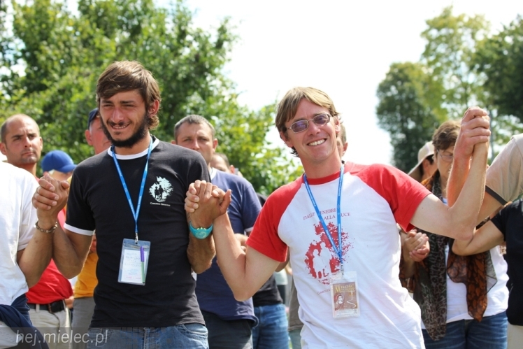 PPT 2014 - dzień VI: Piątek w drodze na Jasną Górę - cel coraz bliżej. Modlitwa za kapłanów