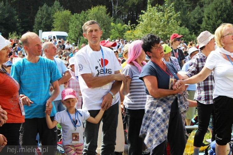PPT 2014 - dzień VI: Piątek w drodze na Jasną Górę - cel coraz bliżej. Modlitwa za kapłanów