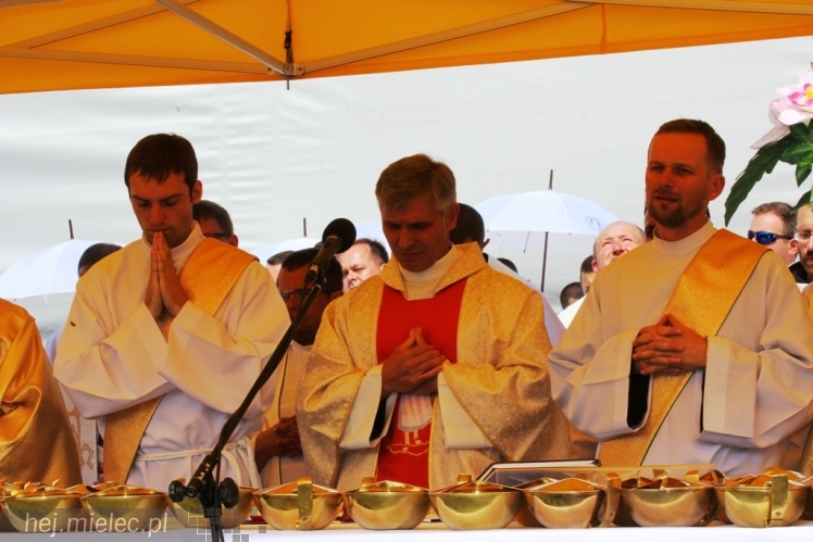 PPT 2014 - dzień VI: Piątek w drodze na Jasną Górę - cel coraz bliżej. Modlitwa za kapłanów