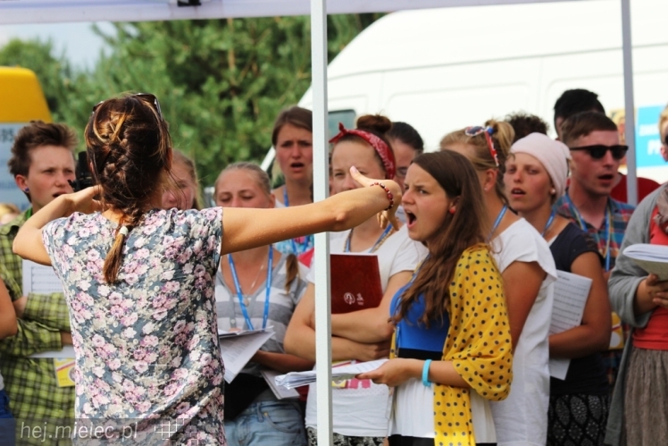 PPT 2014 - dzień VI: Piątek w drodze na Jasną Górę - cel coraz bliżej. Modlitwa za kapłanów