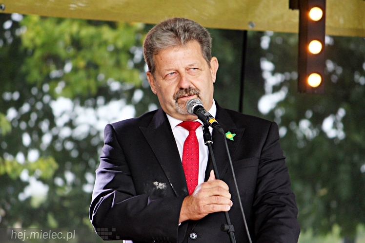 Mieleckie Rozmaitości Folkowe w strugach deszczu i błocie - cz. I