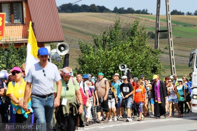 PPT 2014 - dzień VII: Dwa nabożeństwa w Sokolnikach. Pątnicy nocowali w Trzebniowie