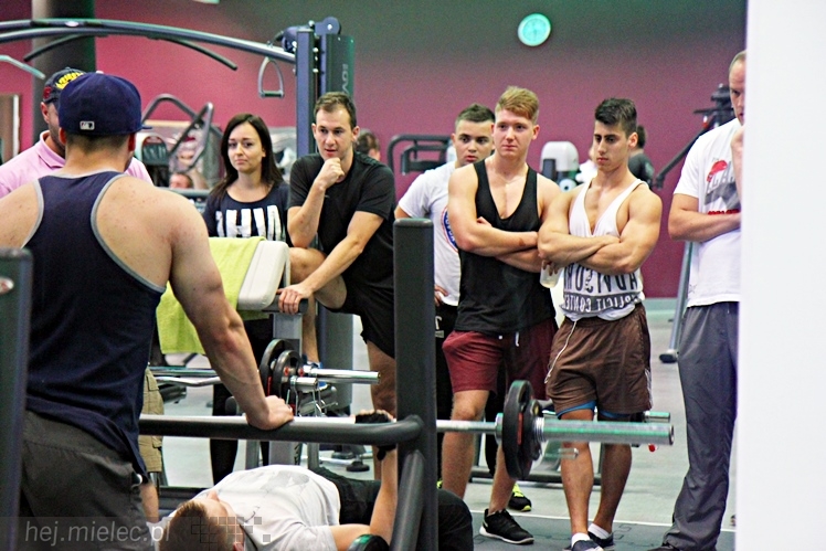 Mistrz świata Piotr Głuchowski i konkurs na wyciskanie sztangi w JOY Fitness Club
