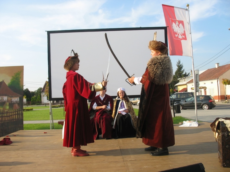 Trylogia Sienkiewicza również na Rynku w Przecławiu. Były występy i męskie szlacheckie stroje