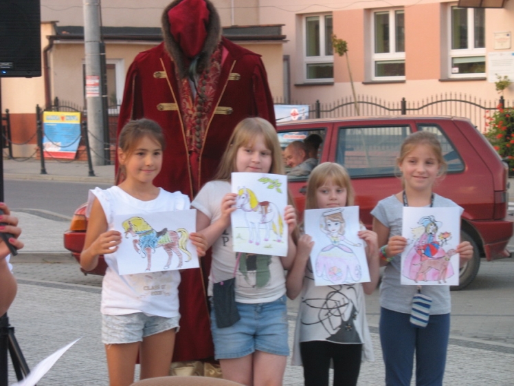 Trylogia Sienkiewicza również na Rynku w Przecławiu. Były występy i męskie szlacheckie stroje