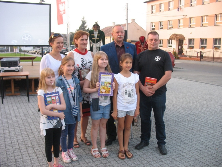 Trylogia Sienkiewicza również na Rynku w Przecławiu. Były występy i męskie szlacheckie stroje