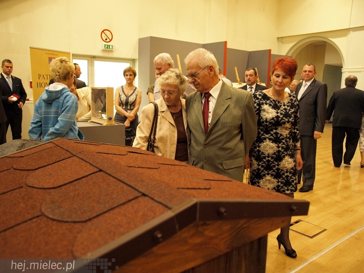 O ważnej roli pszczoły ? wystawa ?Pszczelarstwo w służbie człowiekowi? już otwarta!