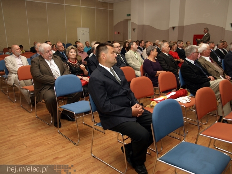 O ważnej roli pszczoły ? wystawa ?Pszczelarstwo w służbie człowiekowi? już otwarta!