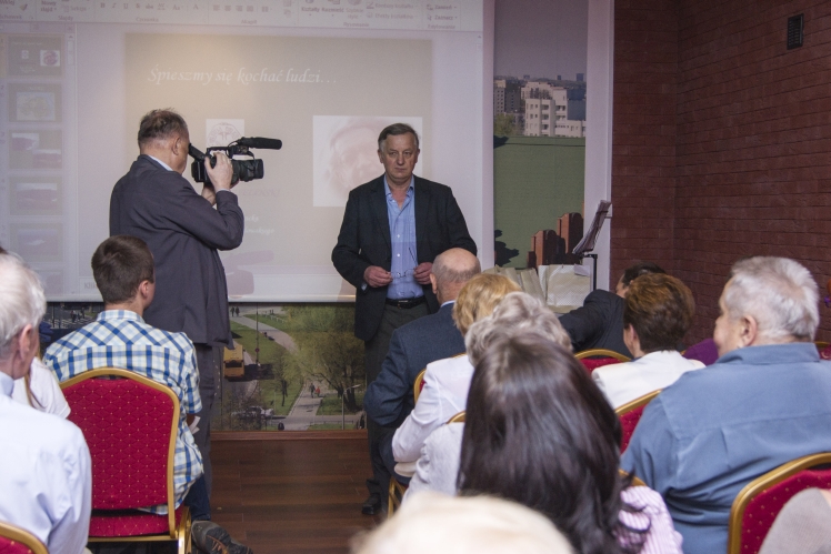 Monika Cichoń ze ?Złotą Różą?. Mielecka poetka nagrodzona w Warszawie