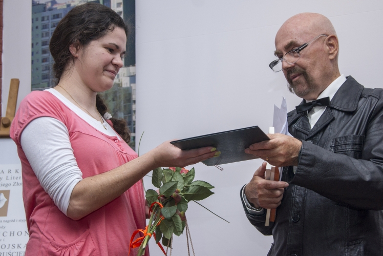 Monika Cichoń ze ?Złotą Różą?. Mielecka poetka nagrodzona w Warszawie