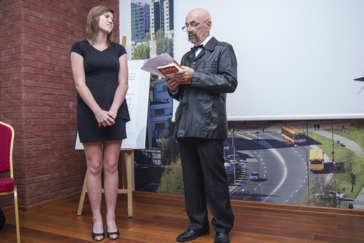 Monika Cichoń ze ?Złotą Różą?. Mielecka poetka nagrodzona w Warszawie