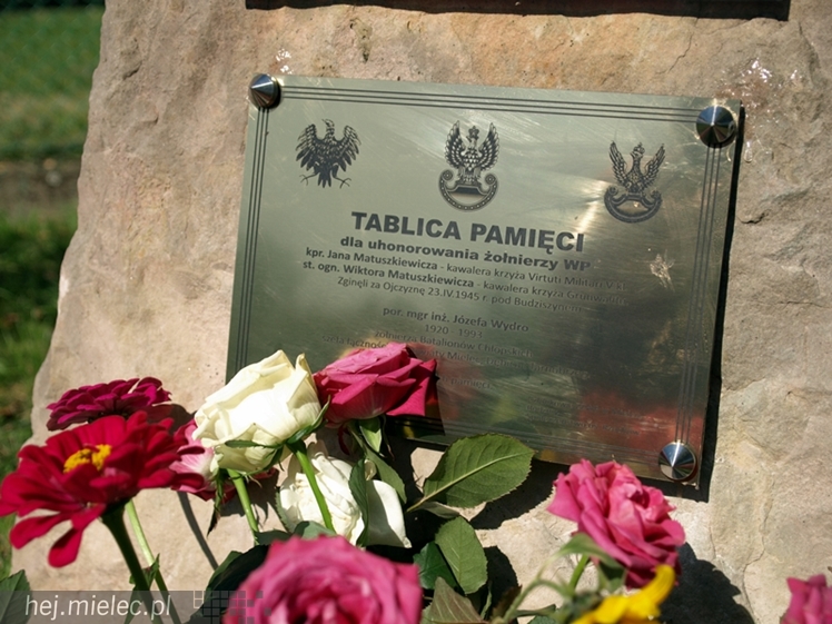 Józef Wydro, Wiktor Matuszkiewicz i Jan Matuszkiewicz ? rzochowscy żołnierze uhonorowani pamiątkową tablicą