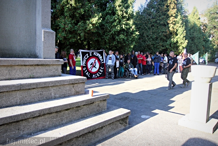 Pikieta w 75. rocznicę agresji sowieckiej: ?Nie? dla pomnika wdzięczności Armii Czerwonej