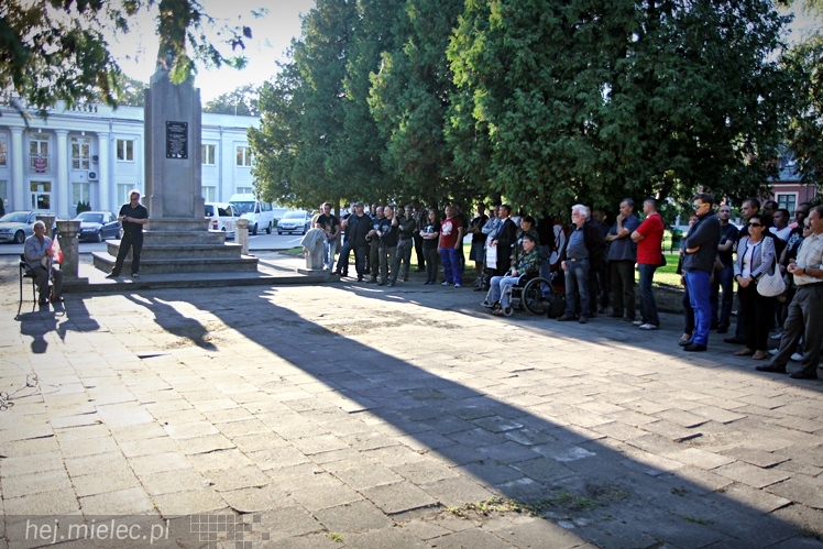 Pikieta w 75. rocznicę agresji sowieckiej: ?Nie? dla pomnika wdzięczności Armii Czerwonej