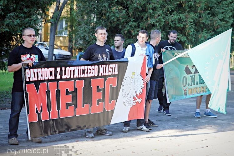 Pikieta w 75. rocznicę agresji sowieckiej: ?Nie? dla pomnika wdzięczności Armii Czerwonej