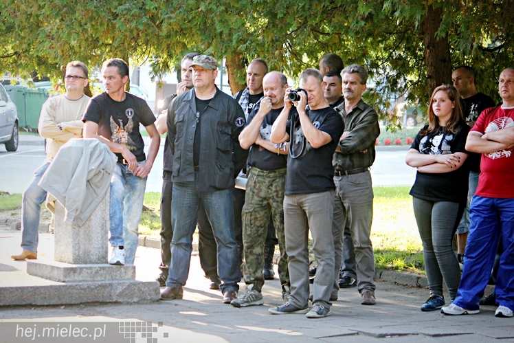 Pikieta w 75. rocznicę agresji sowieckiej: ?Nie? dla pomnika wdzięczności Armii Czerwonej