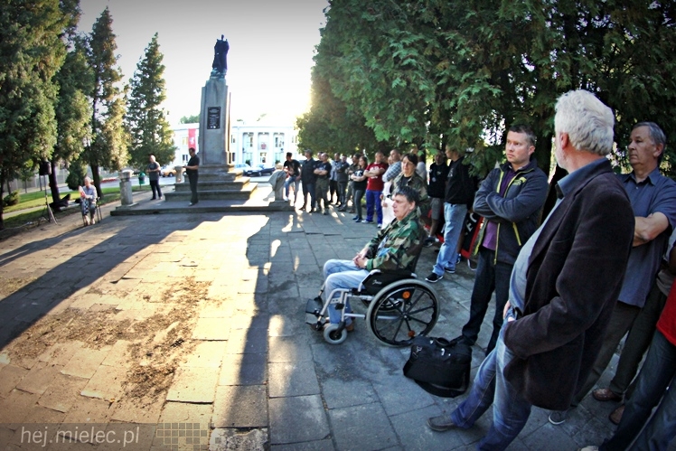 Pikieta w 75. rocznicę agresji sowieckiej: ?Nie? dla pomnika wdzięczności Armii Czerwonej