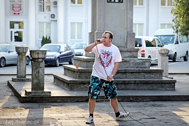 Pikieta w 75. rocznicę agresji sowieckiej: ?Nie? dla pomnika wdzięczności Armii Czerwonej