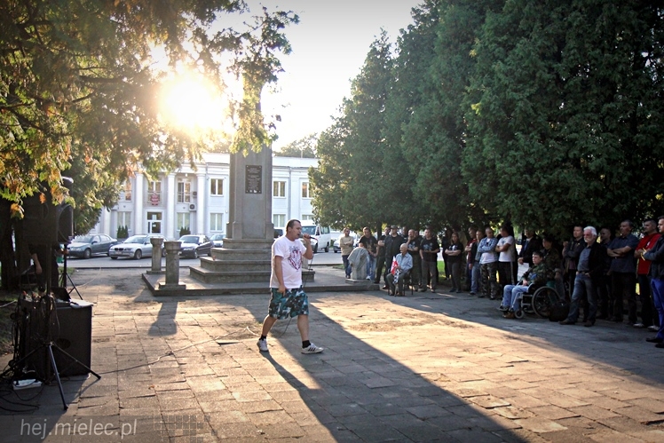 Pikieta w 75. rocznicę agresji sowieckiej: ?Nie? dla pomnika wdzięczności Armii Czerwonej