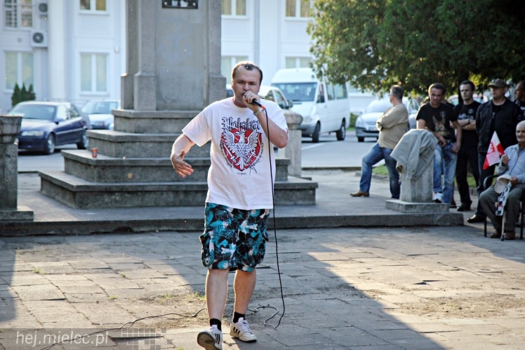 Pikieta w 75. rocznicę agresji sowieckiej: ?Nie? dla pomnika wdzięczności Armii Czerwonej