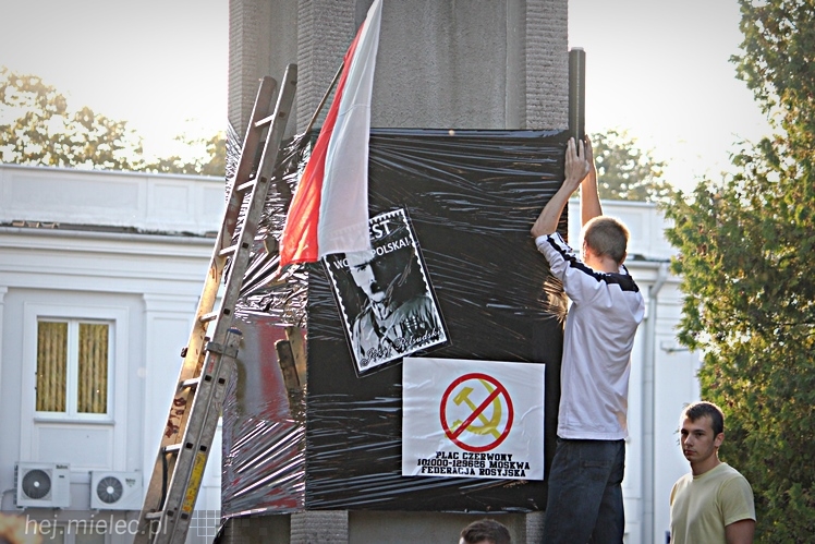 Pikieta w 75. rocznicę agresji sowieckiej: ?Nie? dla pomnika wdzięczności Armii Czerwonej