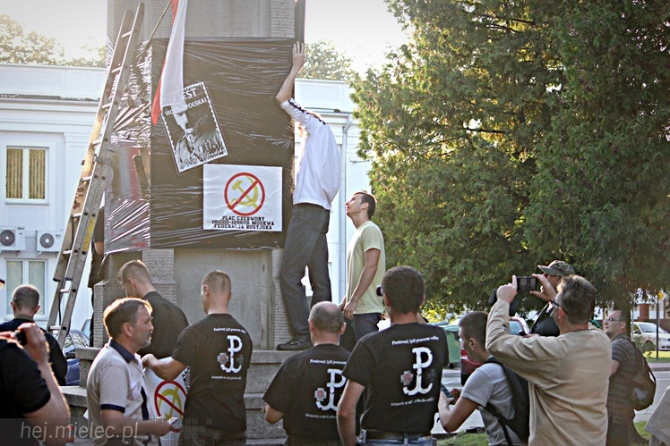 Pikieta w 75. rocznicę agresji sowieckiej: ?Nie? dla pomnika wdzięczności Armii Czerwonej