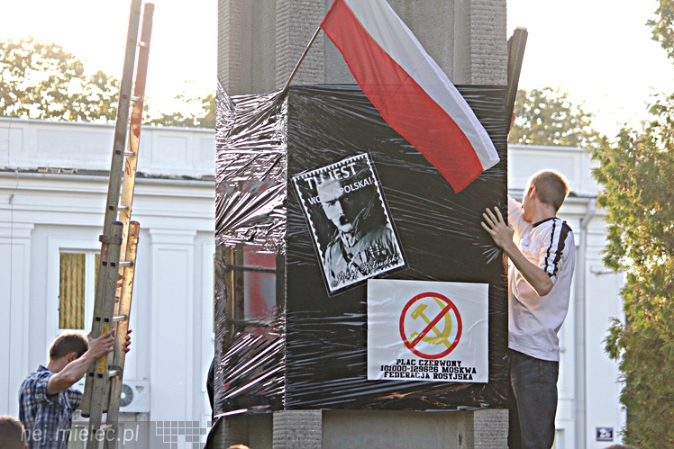 Pikieta w 75. rocznicę agresji sowieckiej: ?Nie? dla pomnika wdzięczności Armii Czerwonej