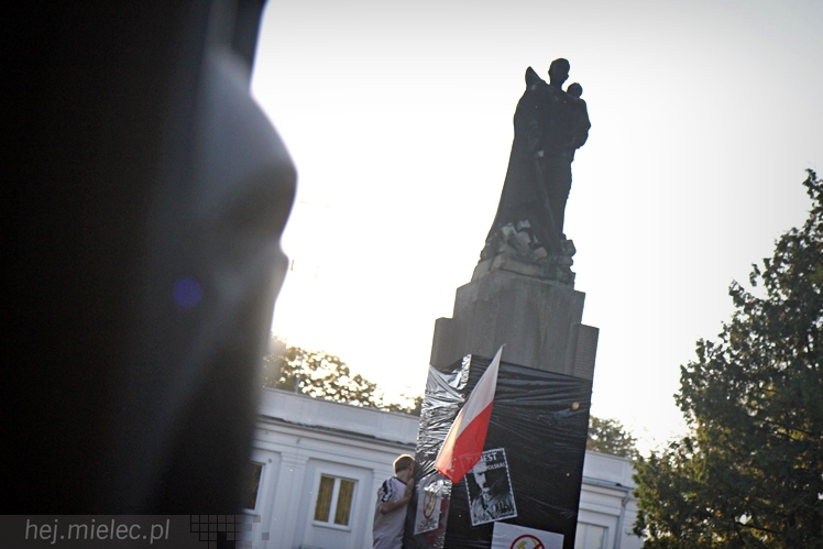 Pikieta w 75. rocznicę agresji sowieckiej: ?Nie? dla pomnika wdzięczności Armii Czerwonej