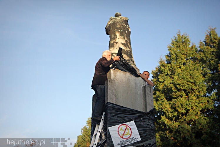 Pikieta w 75. rocznicę agresji sowieckiej: ?Nie? dla pomnika wdzięczności Armii Czerwonej