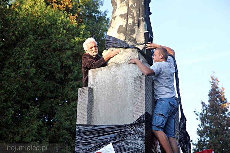 Pikieta w 75. rocznicę agresji sowieckiej: ?Nie? dla pomnika wdzięczności Armii Czerwonej