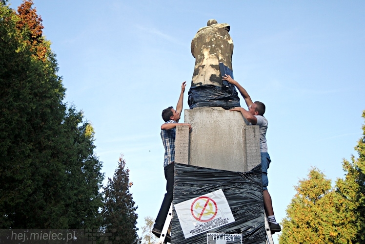 Pikieta w 75. rocznicę agresji sowieckiej: ?Nie? dla pomnika wdzięczności Armii Czerwonej