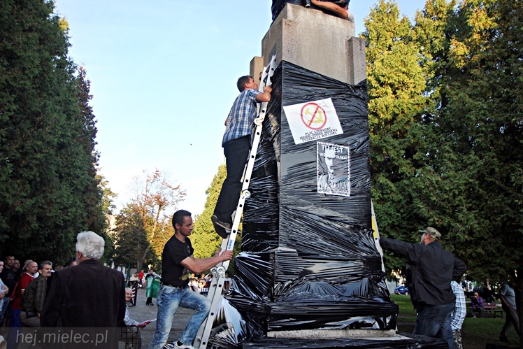 Pikieta w 75. rocznicę agresji sowieckiej: ?Nie? dla pomnika wdzięczności Armii Czerwonej