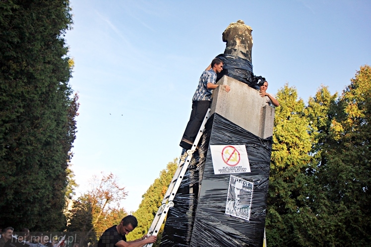 Pikieta w 75. rocznicę agresji sowieckiej: ?Nie? dla pomnika wdzięczności Armii Czerwonej