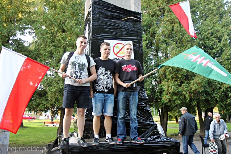 Pikieta w 75. rocznicę agresji sowieckiej: ?Nie? dla pomnika wdzięczności Armii Czerwonej