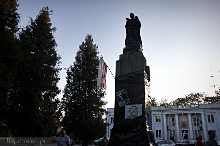 Pikieta w 75. rocznicę agresji sowieckiej: ?Nie? dla pomnika wdzięczności Armii Czerwonej