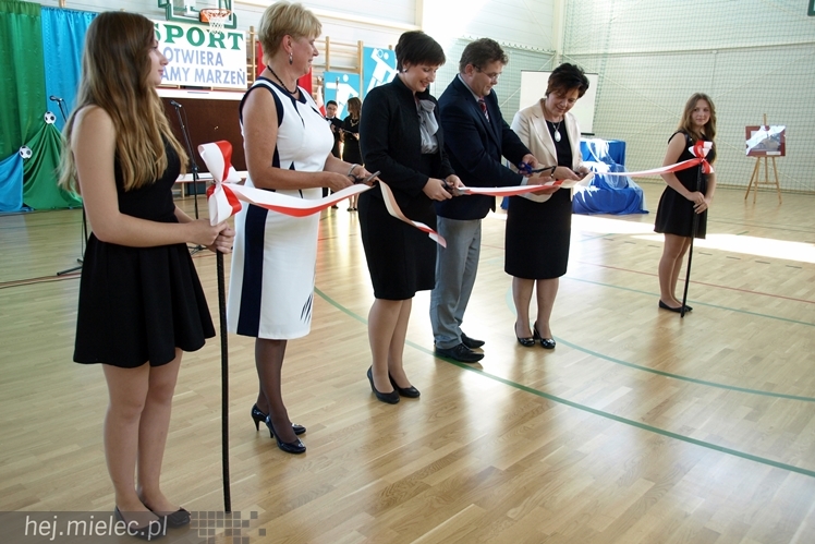 Nowa hala sportowa przy Zespole Szkół w Chorzelowie oficjalnie otwarta.