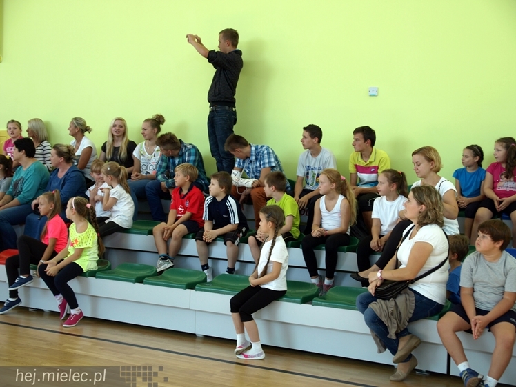 Nowa hala sportowa przy Zespole Szkół w Chorzelowie oficjalnie otwarta.