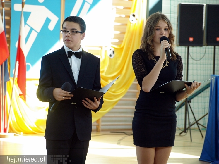 Nowa hala sportowa przy Zespole Szkół w Chorzelowie oficjalnie otwarta.