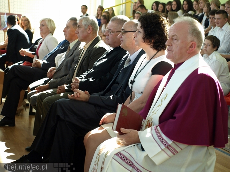Nowa hala sportowa przy Zespole Szkół w Chorzelowie oficjalnie otwarta.