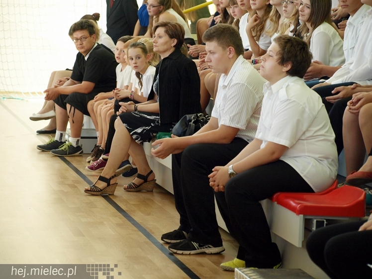 Nowa hala sportowa przy Zespole Szkół w Chorzelowie oficjalnie otwarta.