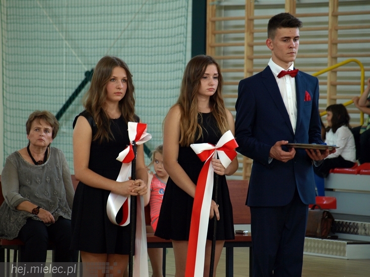 Nowa hala sportowa przy Zespole Szkół w Chorzelowie oficjalnie otwarta.