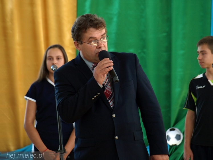 Nowa hala sportowa przy Zespole Szkół w Chorzelowie oficjalnie otwarta.