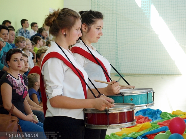 Nowa hala sportowa przy Zespole Szkół w Chorzelowie oficjalnie otwarta.
