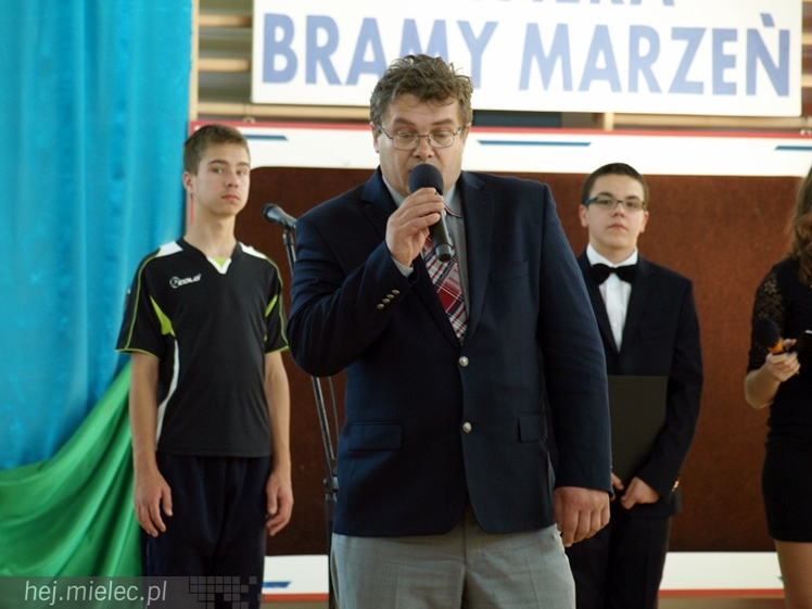 Nowa hala sportowa przy Zespole Szkół w Chorzelowie oficjalnie otwarta.