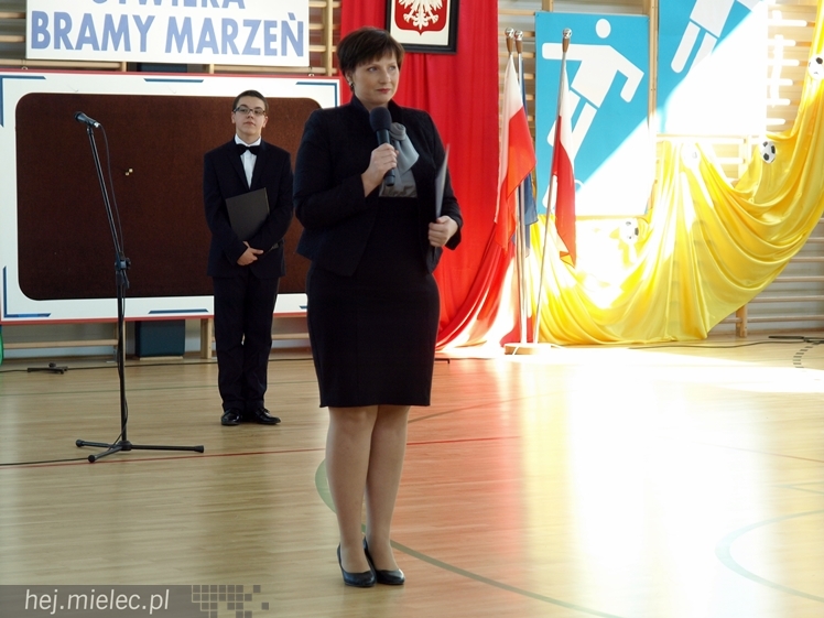 Nowa hala sportowa przy Zespole Szkół w Chorzelowie oficjalnie otwarta.