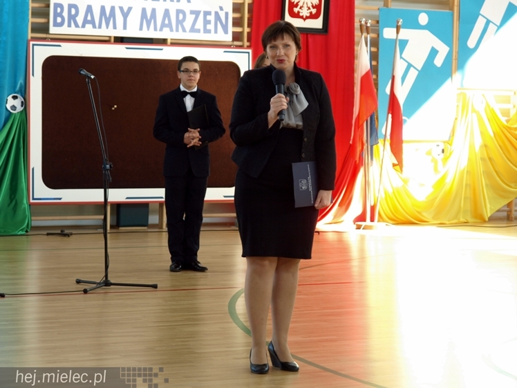 Nowa hala sportowa przy Zespole Szkół w Chorzelowie oficjalnie otwarta.